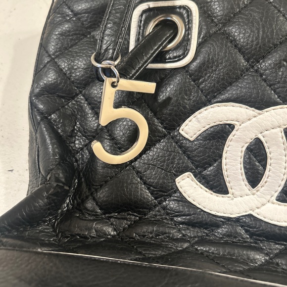 Chanel Black Quilted Purse - Picture 15 of 17